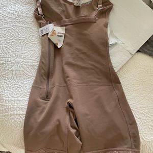 NWT Ann CHERY Faja size large. Small fisher in fabric from trying on.